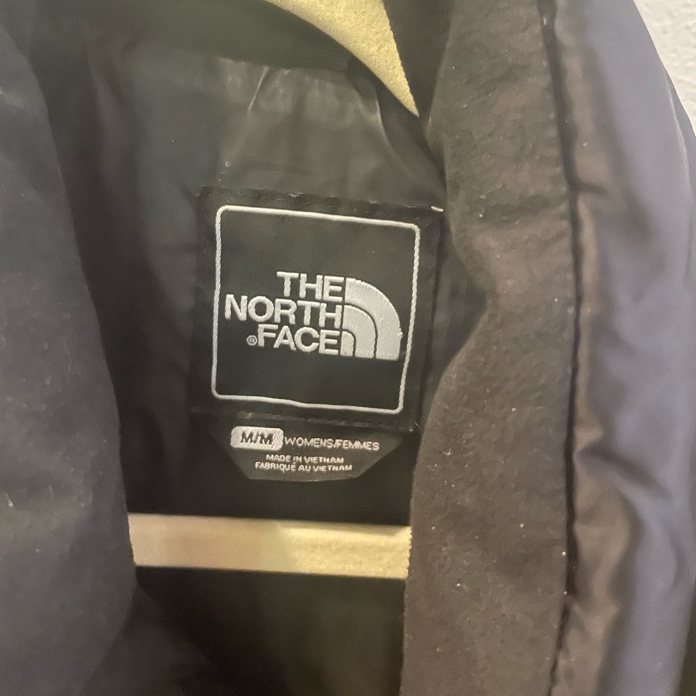 The North Face Black Quilted Puffer Vest - Picture 2 of 3